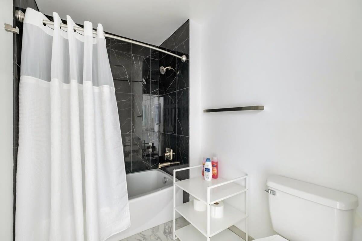 4B 3Ba Premium Family Apartment With Gym Charlotte Eksteriør bilde