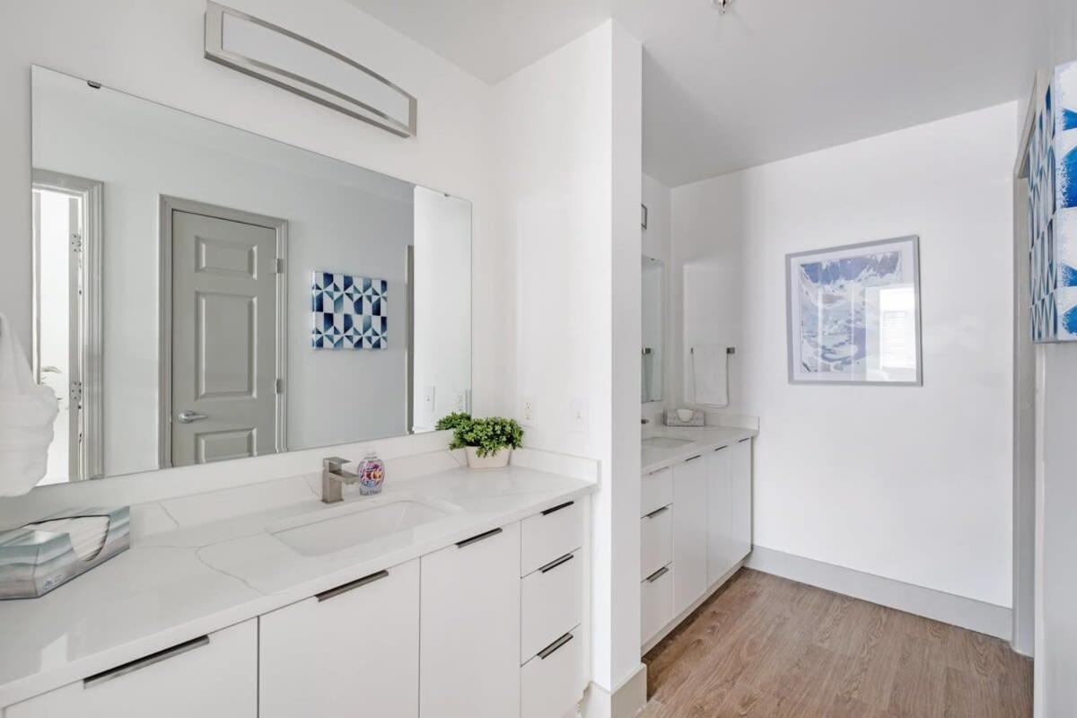 4B 3Ba Premium Family Apartment With Gym Charlotte Eksteriør bilde